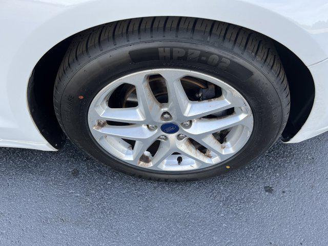 Photo of 2016 OXFORD WHITE Ford Fusion