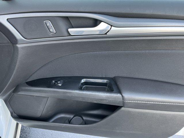 Photo of 2016 OXFORD WHITE Ford Fusion