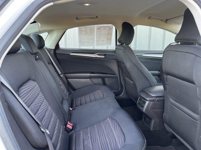Photo of 2016 OXFORD WHITE Ford Fusion