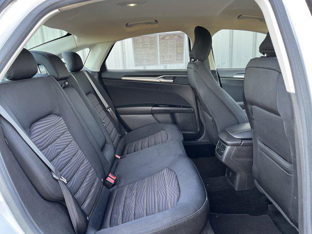 Photo of 2016 OXFORD WHITE Ford Fusion