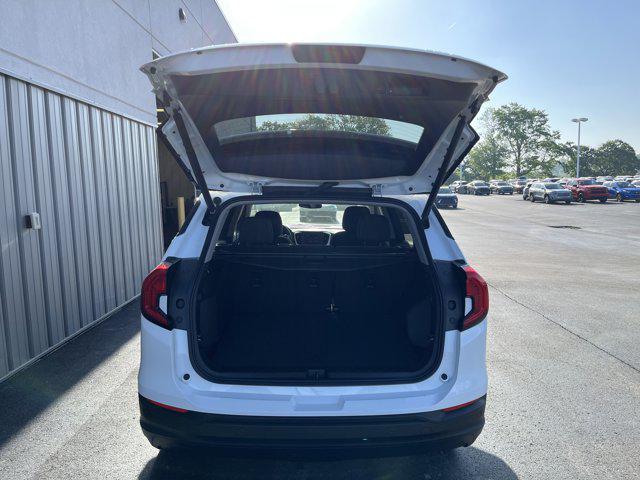 Photo of 2023 Summit White GMC Terrain