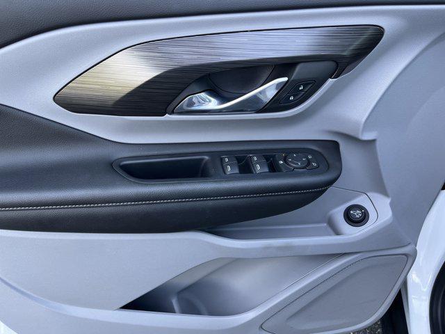 Photo of 2023 Summit White GMC Terrain