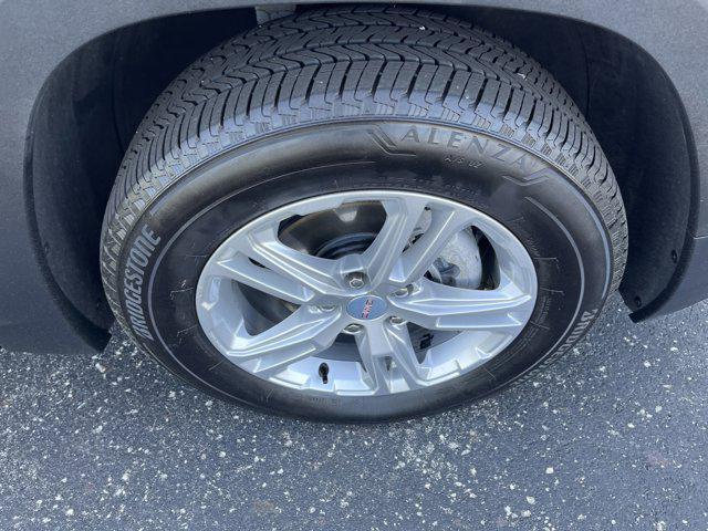 Photo of 2023 Summit White GMC Terrain