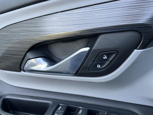 Photo of 2023 Summit White GMC Terrain