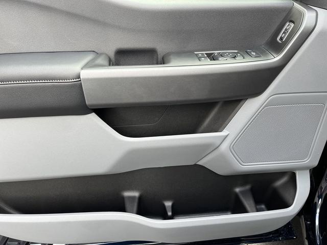 Photo of 2025 Antimatter Blue Metallic Ford F-250