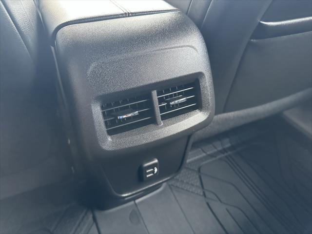 Photo of 2024 Summit White Chevrolet Equinox