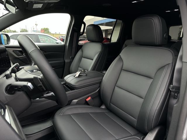 Photo of 2025 Sterling Gray Metallic Chevrolet Traverse