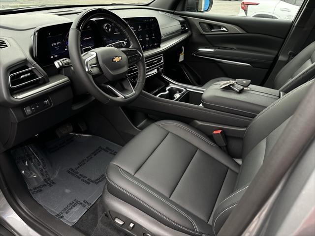 Photo of 2025 Sterling Gray Metallic Chevrolet Traverse