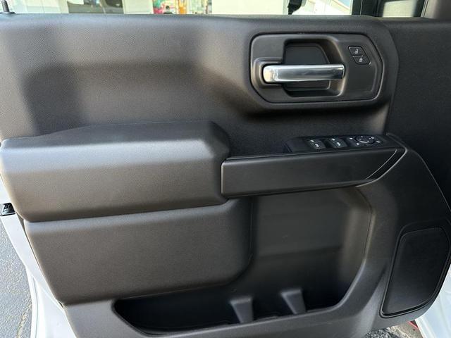 Photo of 2025 Summit White GMC Sierra 2500