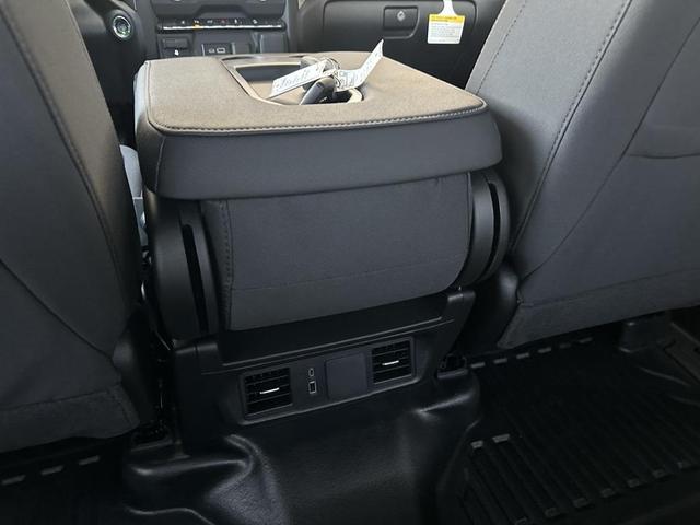 Photo of 2025 Summit White GMC Sierra 2500