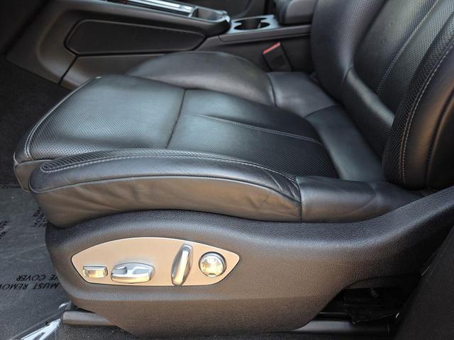 Photo of 2022 Volcano Grey Metallic Porsche Macan