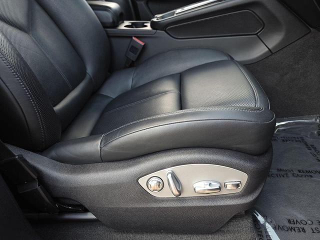 Photo of 2022 Volcano Grey Metallic Porsche Macan