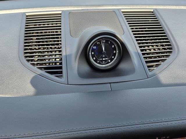 Photo of 2022 Volcano Grey Metallic Porsche Macan