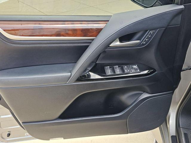 Photo of 2020 Silver Lexus LX 570