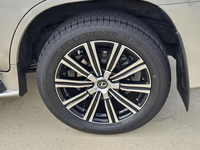 Photo of 2020 Silver Lexus LX 570