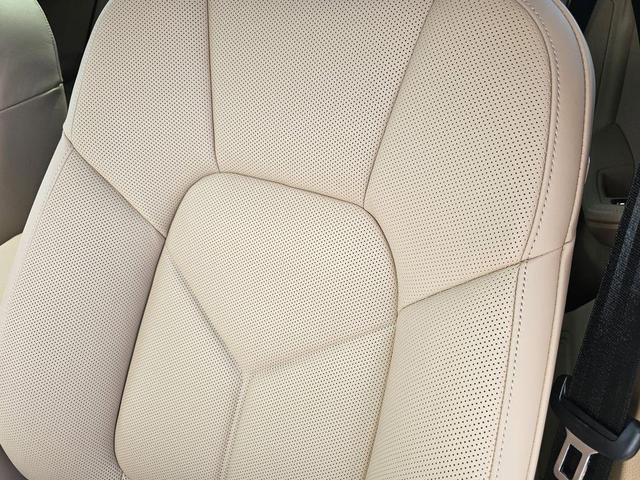 Photo of 2025 Volcano Grey Metallic Porsche Macan