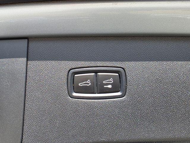 Photo of 2021 Dolomite Silver Metallic Porsche Cayenne