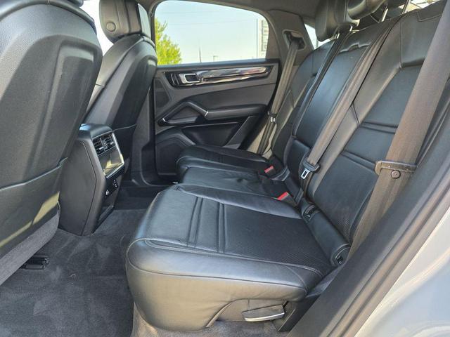 Photo of 2021 Dolomite Silver Metallic Porsche Cayenne