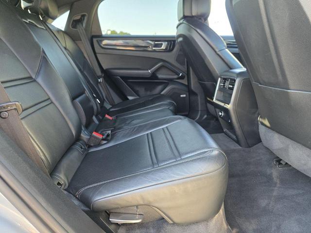 Photo of 2021 Dolomite Silver Metallic Porsche Cayenne