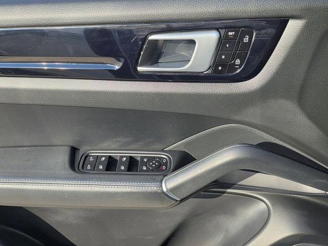 Photo of 2021 Dolomite Silver Metallic Porsche Cayenne