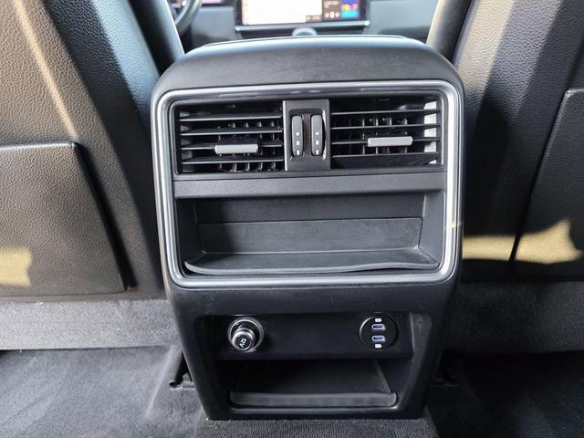 Photo of 2021 Dolomite Silver Metallic Porsche Cayenne