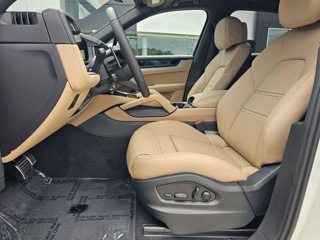 Photo of 2025 White Porsche Cayenne
