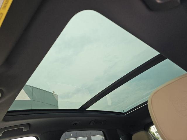 Photo of 2025 White Porsche Cayenne