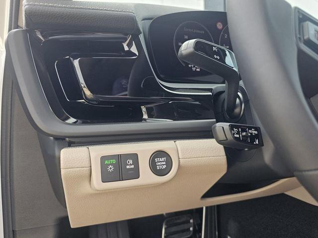 Photo of 2025 White Porsche Panamera