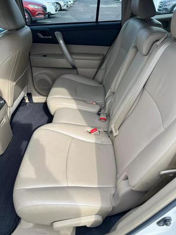 Photo of 2013 Blizzard Pearl Toyota Highlander