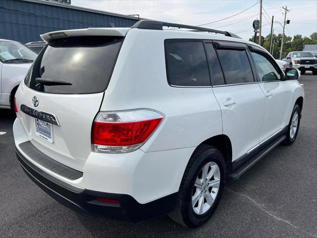 Photo of 2013 Blizzard Pearl Toyota Highlander