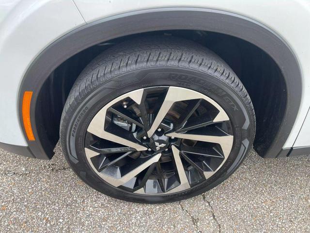 Photo of 2022 White Diamond Mitsubishi Outlander