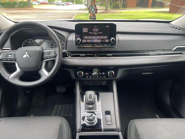 Photo of 2022 White Diamond Mitsubishi Outlander