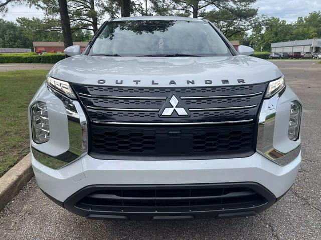 Photo of 2022 White Diamond Mitsubishi Outlander