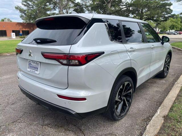 Photo of 2022 White Diamond Mitsubishi Outlander