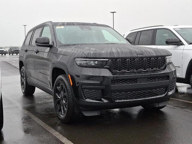 Photo of 2025 Diamond Black Jeep Grand Cherokee L
