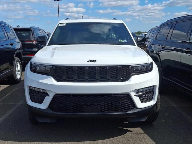 Photo of 2025 Bright White Clearcoat Jeep Grand Cherokee