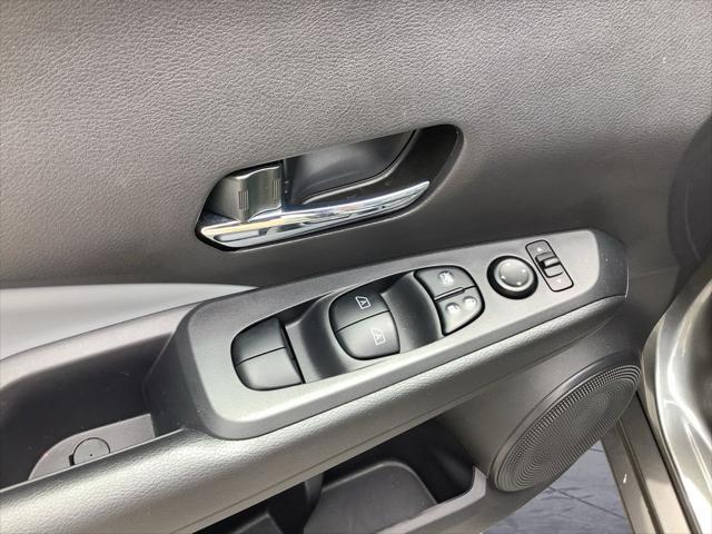 Photo of 2024 Gun Metallic Nissan Kicks