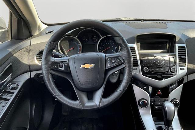 Photo of 2015 Silver Ice Metallic Chevrolet Cruze