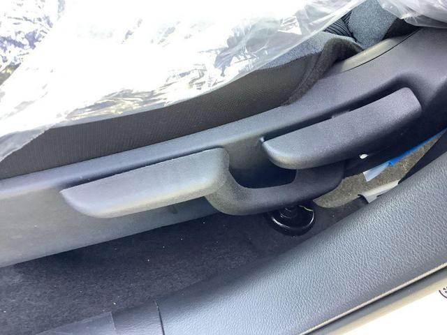 Photo of 2025 Brilliant Silver Metallic Nissan Versa
