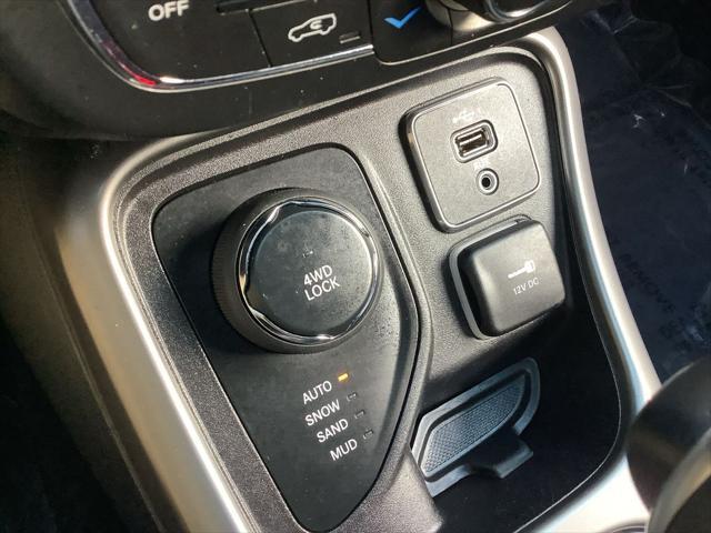 Photo of 2021 Olive Green Pearlcoat Jeep Compass