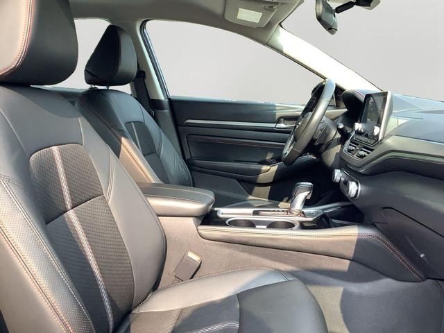 Photo of 2023 Deep Blue Pearl Nissan Altima