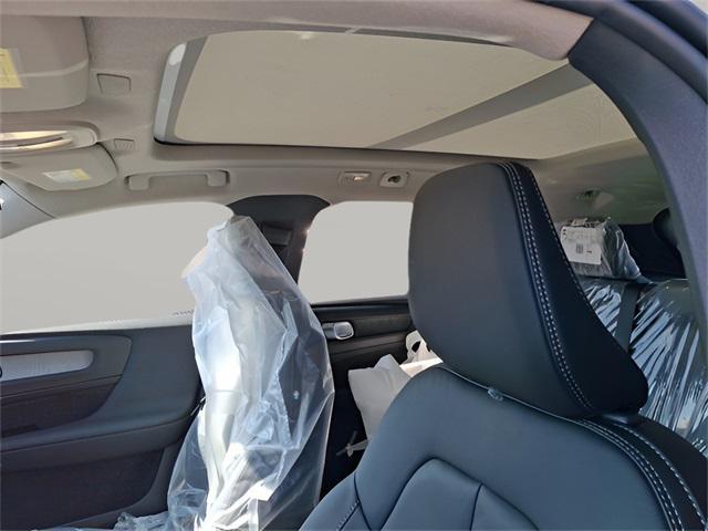 Photo of 2025 Crystal White Pearl Volvo XC40