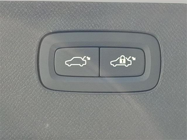 Photo of 2023 Crystal White Volvo XC90 Recharge Plug-In Hybrid