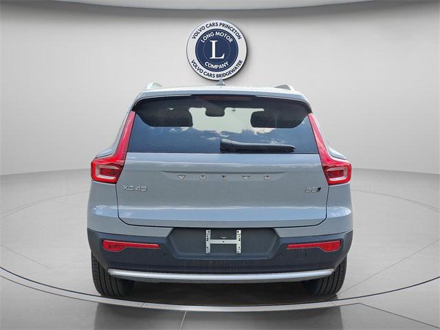 Photo of 2025 Grey Volvo XC40