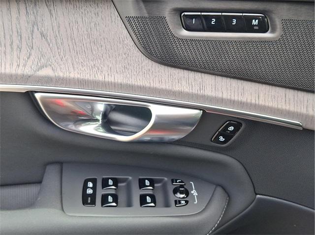 Photo of 2025 Mulberry Volvo XC90 Plug-In Hybrid