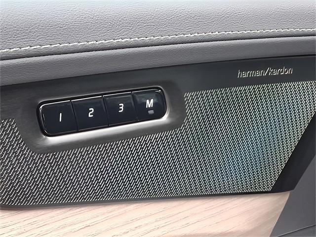 Photo of 2025 Crystal White Volvo XC90