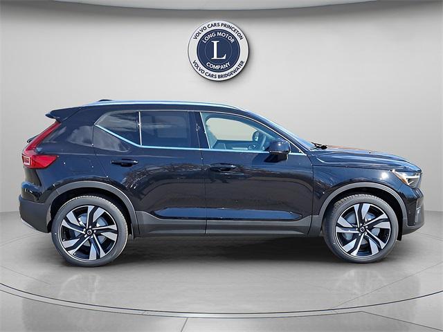 Photo of 2025 Onyx Black Volvo XC40