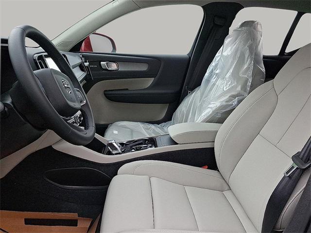 Photo of 2025 Onyx Black Volvo XC40