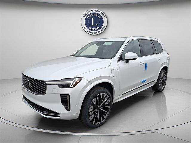 Photo of 2025 Crystal White Volvo XC90 Plug-In Hybrid
