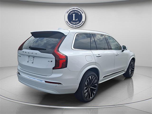 Photo of 2025 Crystal White Volvo XC90
